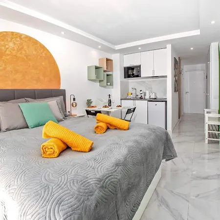 Lejlighed Ponderosa With A Pool & View, 226 Playa Feñabe